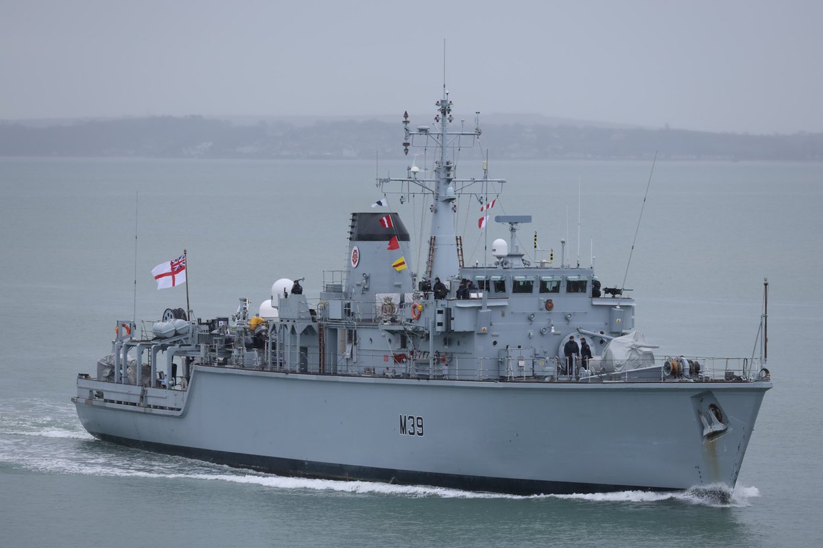 Royal Navy Hunt-class mine countermeasures vessel @HMSHurworth sails into @HMNBPortsmouth @RoyalNavy #HMSHurworth #M39 #RoyalNavy #Warships #Warship #MineSweeper #Navy #NATO #Portsmouth @WarshipsIFR #WeAreNATO #HuntClass