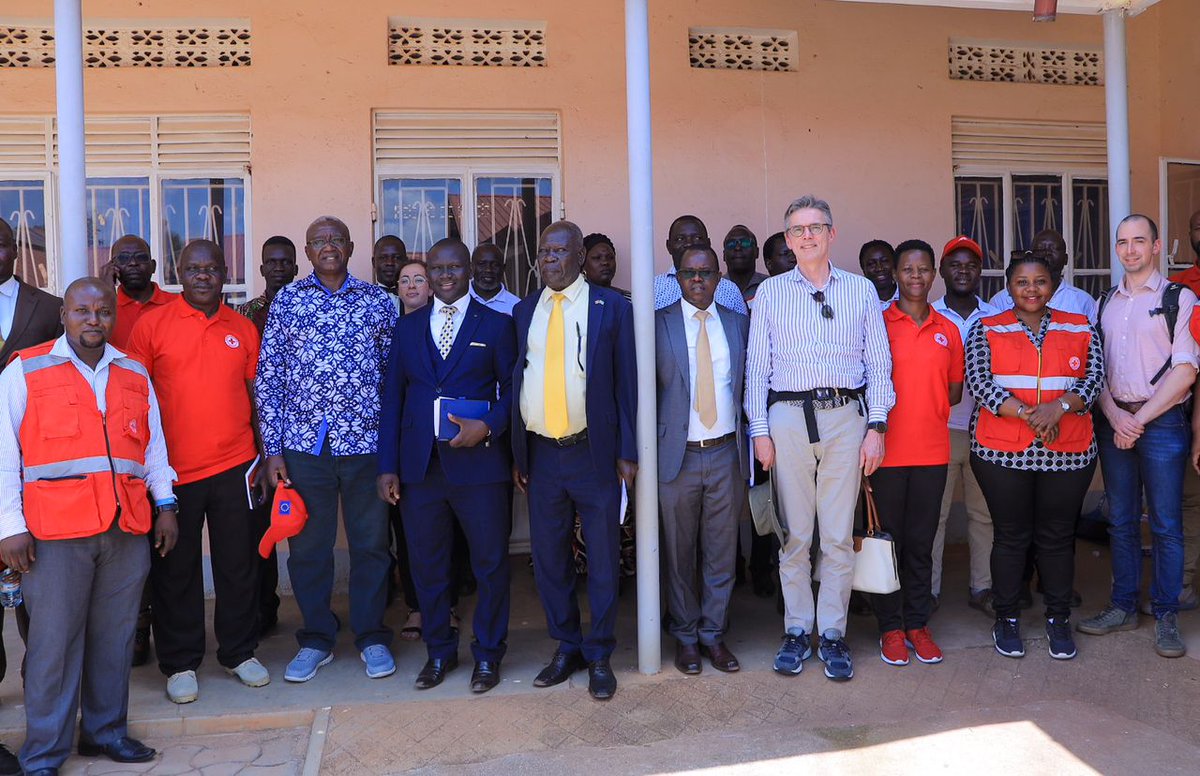 robert_kwesiga's tweet photo. I appreciate the district of Yumbe for receiving us this afternoon. I came along with a team from Belgian Red Cross Flanders who have funded us to establish permanent sustainable water sources in this settlement (Bidibidi refugee settlement).
#P2Project @RodeKruisVL @RefugeesUganda @UgandaRedCross @OPMUganda