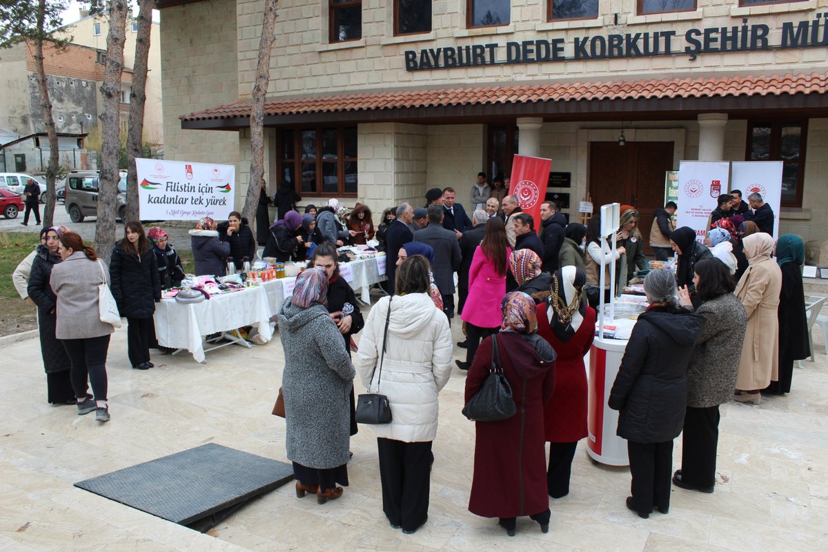 bayburtash's tweet photo. 8 Mart Dünya Kadınlar Günü olması münasebetiyle tüm geliri Filistin Halkına bağışlanmak üzere Bayburt Dede Korkut Şehir Müzesi bahçesinde bir kermes düzenledik. Kermeste kuruluşlarımız ve ilimizde bulunan kadın derneklerini yapmış oldukları ürünleri tanıttı. https://t.co/GOUC13kd1q