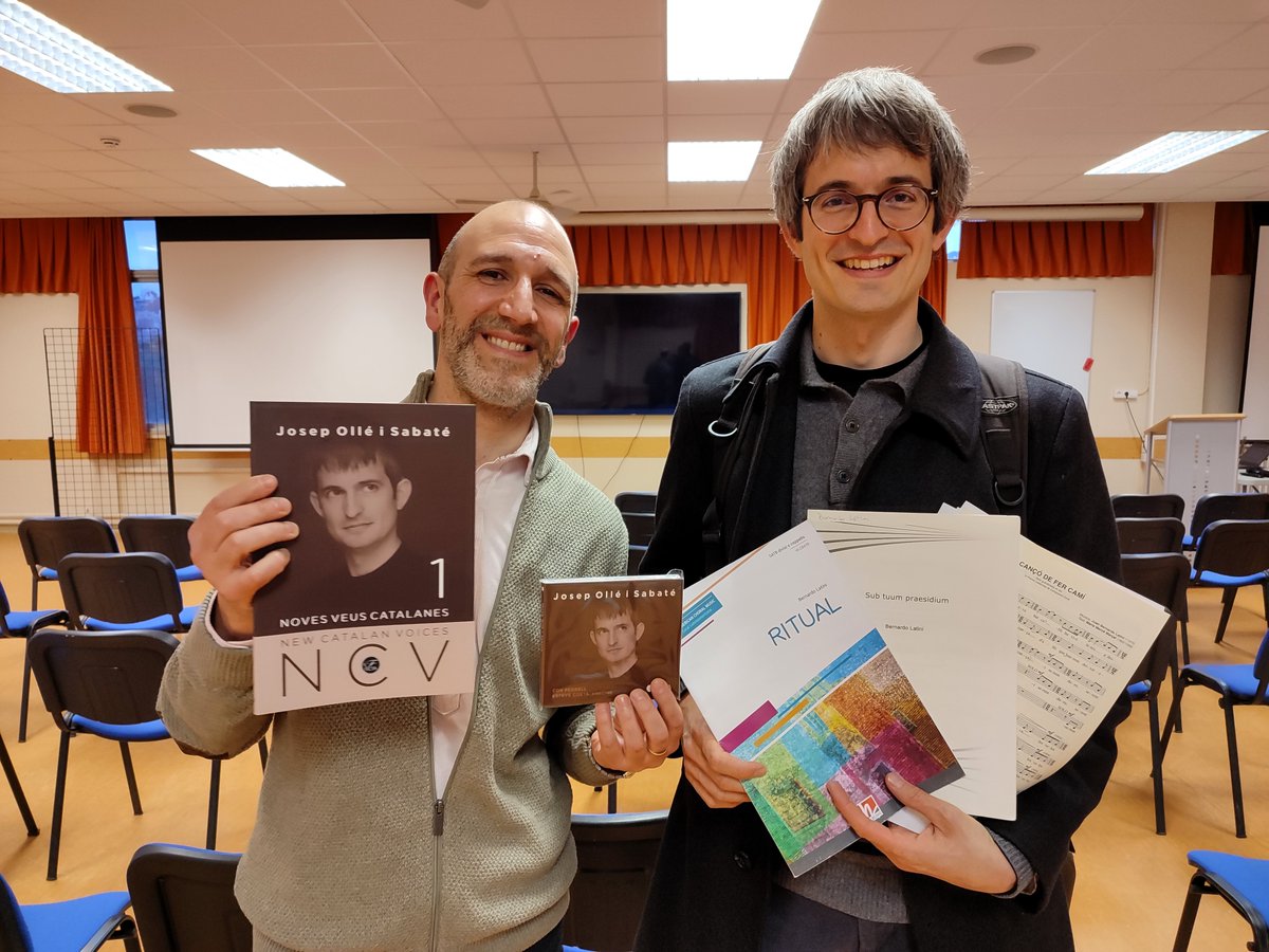 Al passat Fòrum de Direcció Coral vam coincidir amb en @JosepOlle , compositor català d'enorme projecció. Cadascú de nosaltres vam tenir l'oportunitat de presentar músiques pròpies. Pels amants de la música coral, vull recomanar especialment la publicació d’un exquisit recull 👇