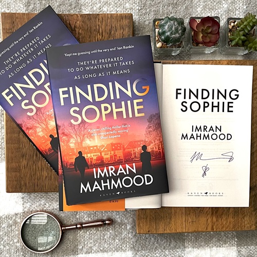 New monthly crime subs begin with #FindingSophie by @imranmahmood777! 😍🦋 Get your signed copy, author letter and bookish goodies from us. Subscribe or gift from here: bit.ly/35UnAr5 #books #BookTwitter #booktwt @BloomsburyRaven
