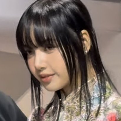 722core's tweet photo. "interacting with her style" oh what a lame excuse, hyein is a 15 year old woman and she still looks better than that lizard https://t.co/ckSprF2lHt