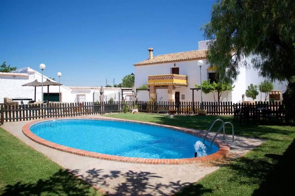 FotoAlquilercom's tweet photo. #Córdoba ❤️#alquilerCortijo Andaluz con 6Hab, #piscinaprivada, gran barbacoa y barra, canasta de baloncesto🏀 y ping-pong.  #Aceptamascotas💚🐕

https://t.co/SCdhBOM31J
#CórdobaCasaPiscina #CordobaCortijoBarbacoa #Fotoalquiler #Fotorural #CaminitoDelRey #RefugioDeBurrito https://t.co/2qwHjCziav