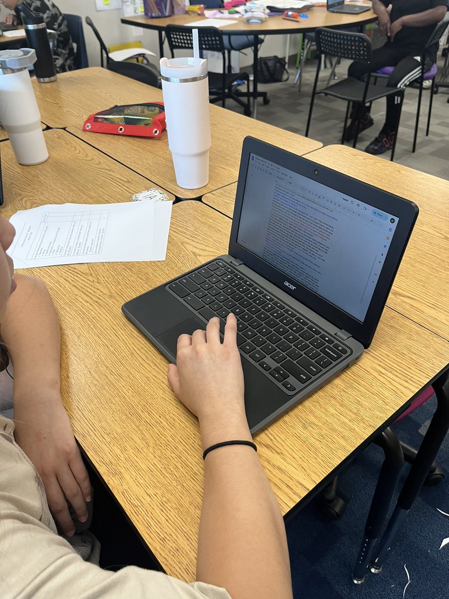 MsDuzich's tweet photo. Today we got to collaborate with a partner to edit our Fantasy stories.  Students used a rubric to provide feedback about the plot elements and mechanics.@VaughnElemFISD @eagertolearnSoo @LaurenMonk_IC @MrMcDaniel13 #vaughnsoakupthesun https://t.co/Hg3xF9DQlz