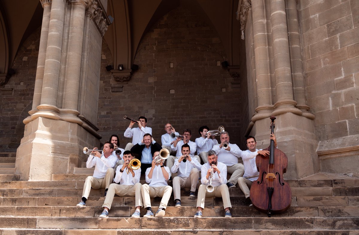 ajmanresa's tweet photo. 🩰#Manresa estrenarà Capitalitat de la Sardana amb l'espectacle 'Espardenya de 7 vetes', amb @fundanmondays, @PrincipalBisbal i entitats de la ciutat

🗓️ 16 de març
🕐 20 h
📍 Plaça Major

ℹ️  https://t.co/yfgpW4AFG9 https://t.co/jrknNolfnZ
