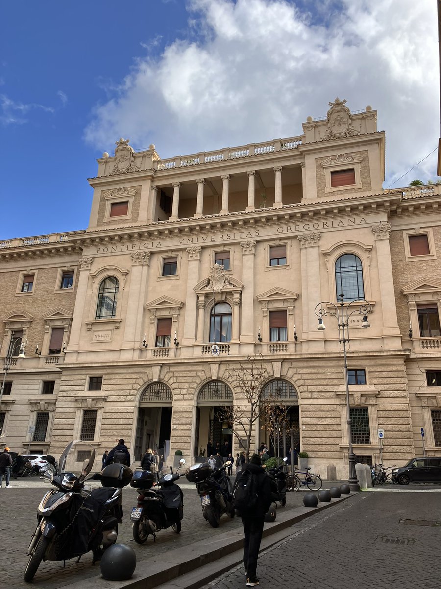 Very grateful to @UniGregoriana for their hospitality, this time during my sabbatical. A wonderful library collection and some great colleagues with whom to discuss ideas.