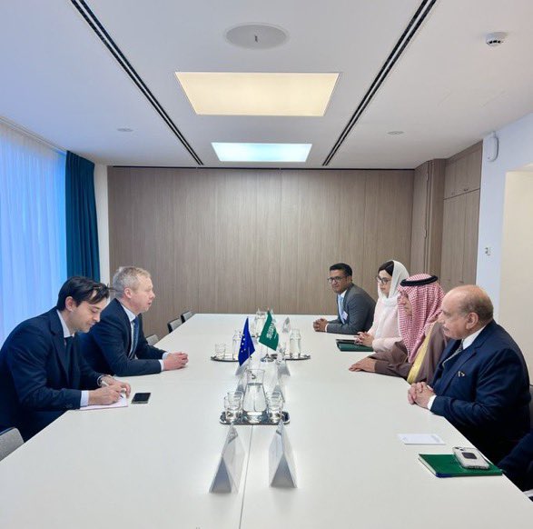 #Brussels | Minister of State for Foreign Affairs, Member of the Council of Ministers, and Envoy for Climate H.E. @AdelAljubeir met with #EU Special Representative for the Middle East Peace Process Sven Koopmans, during his official visit to the European Union.