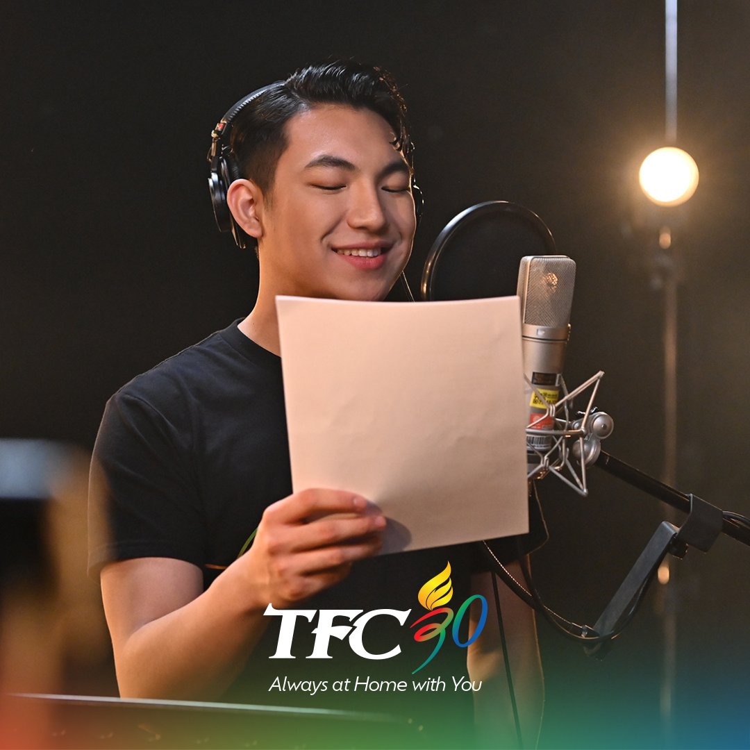 KapamilyaTFC's tweet photo. Make room for Darren! 🥰 Asia's Pop Heartthrob caught in action, working on something HUGE! Abangan ngayong March 8 pagkatapos ng TV Patrol. #TFC30 ❤️💙💚 https://t.co/GJY90jzK9W