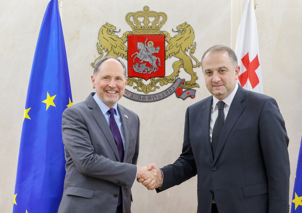 MoD Chikovani met w/🇪🇺 Amb to 🇬🇪 Paweł Herczyński Effective Support to Georgia under EPF was underlined. Outcomes of very productive EU-Georgia Association Council were noted.