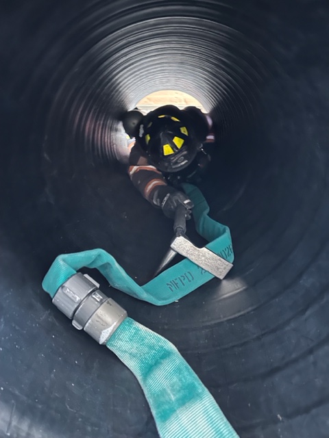 monarchfpd's tweet image. Crews spent time last week training on fire ground survival tactics. This training  reinforces self-rescue techniques, emergency egress procedures, mayday protocols, and a survival mindset.  #EquipmentFamiliarizationAndTeamwork!  #HardcoreTraining.  CountOnUs!