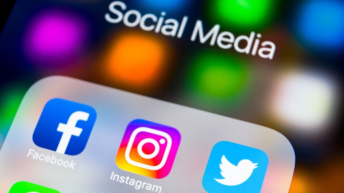emiliemarquois's tweet image. #PourInfoDuJour 📌 Comment obtenir un flux chronologique sur Facebook, Instagram, X et TikTok ?
Cliquez là. ▶️ tinyurl.com/2p9kjhy5 (v/ @BlogModerateur)
Faites passer ! 😉
#SocialMedia #Algorithmes