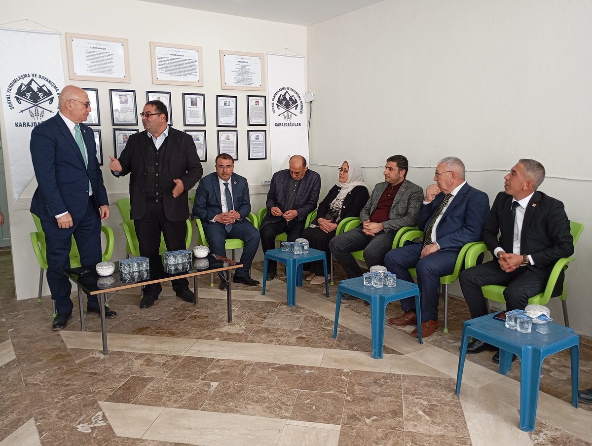 karadagferhatt's tweet photo. 📍Ceylanpınar'dayız! 

Mv. Sayın Mahmut TANAL, CHP Şanlıurfa Büyükşehir belediye bşk. adayımız Mustafa KOYUNCU ve Ceylanpınar ilçe yöneticilerimizle, Karajdağlılar Derneğinde hemşehrilerimizle biraraya geldik.
Dernek bşk. İsmail AMAK ve yönetimine teşekkür ediyorum. 

#sanliurfa https://t.co/F8G2VivtWf