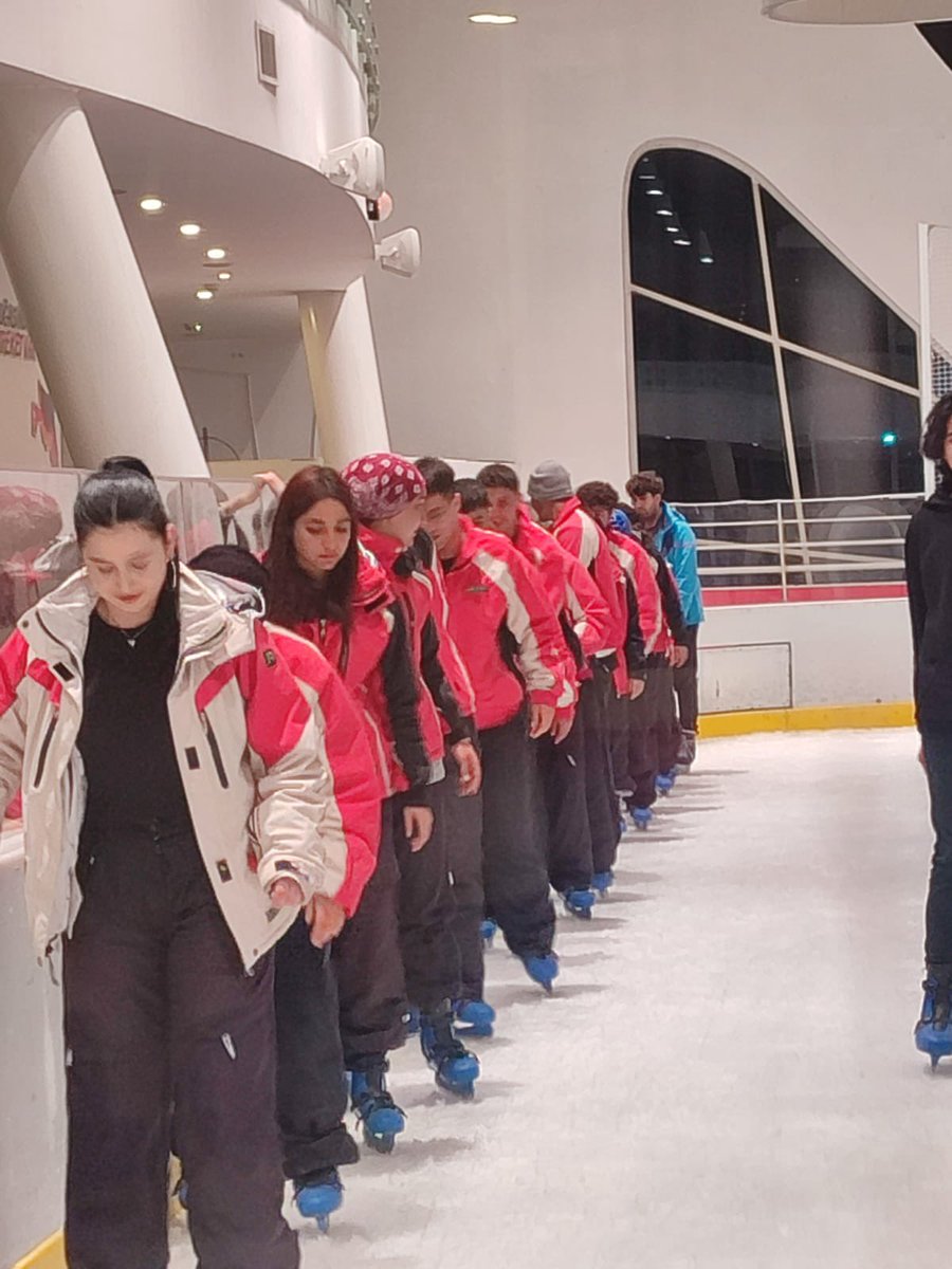 Kayak Kış Kampı için Erciyes’te bulunan öğrencilerimiz buz pateni etkinliğini deneyimlediler. ❄️⛸️

<a href="/aksarayedutr/">Aksaray Üniversitesi</a> <a href="/profalpayaribas/">Prof. Dr. Alpay Arıbaş</a> <a href="/hunluhunlu/">Hüseyin Ünlü</a>