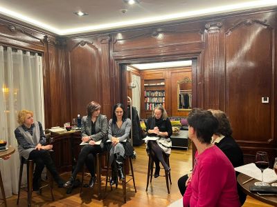 ASPMADRID's tweet photo. Gracias a Rosa Fierro y Sonia Quirce por el inspirador evento "I'm Remarkable" al que asistimos en el hotel Hospes Puerta de Alcalá. Un workshop para mujeres que te ayuda a empoderarte y aprender a valorar tus logros. 
https://t.co/9Od9RDmgF8  
#ASPM @HospesHotels #ImRemarkable https://t.co/A6sv2cih2z