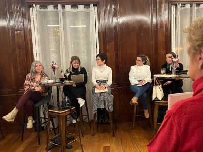 ASPMADRID's tweet photo. Gracias a Rosa Fierro y Sonia Quirce por el inspirador evento "I'm Remarkable" al que asistimos en el hotel Hospes Puerta de Alcalá. Un workshop para mujeres que te ayuda a empoderarte y aprender a valorar tus logros. 
https://t.co/9Od9RDmgF8  
#ASPM @HospesHotels #ImRemarkable https://t.co/A6sv2cih2z