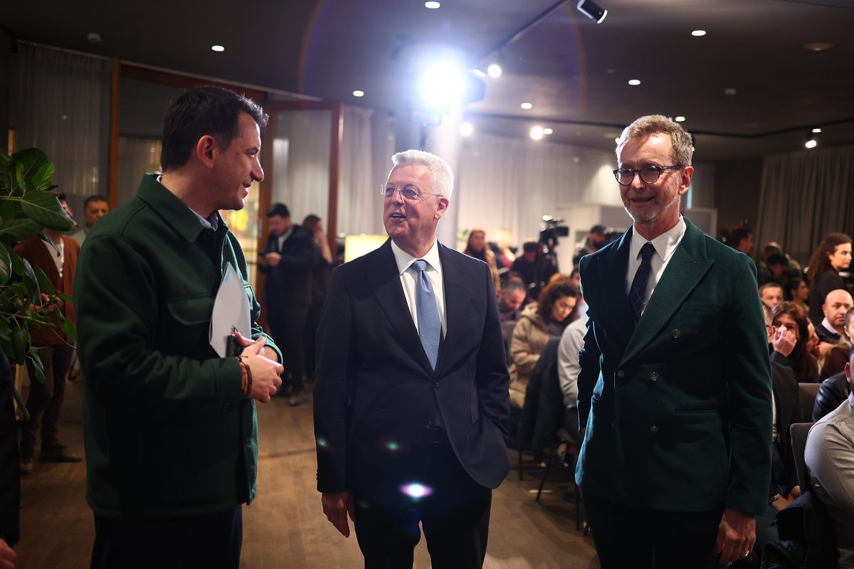 #GreenTransportTirana, the project that will modernize public transport in Albania's capital was presented today. The EU, together with Germany &amp; the Municipality have joined forces to develop, implement &amp; operate Tirana’s first electric #BusRapidTransport system, on three ...1/2