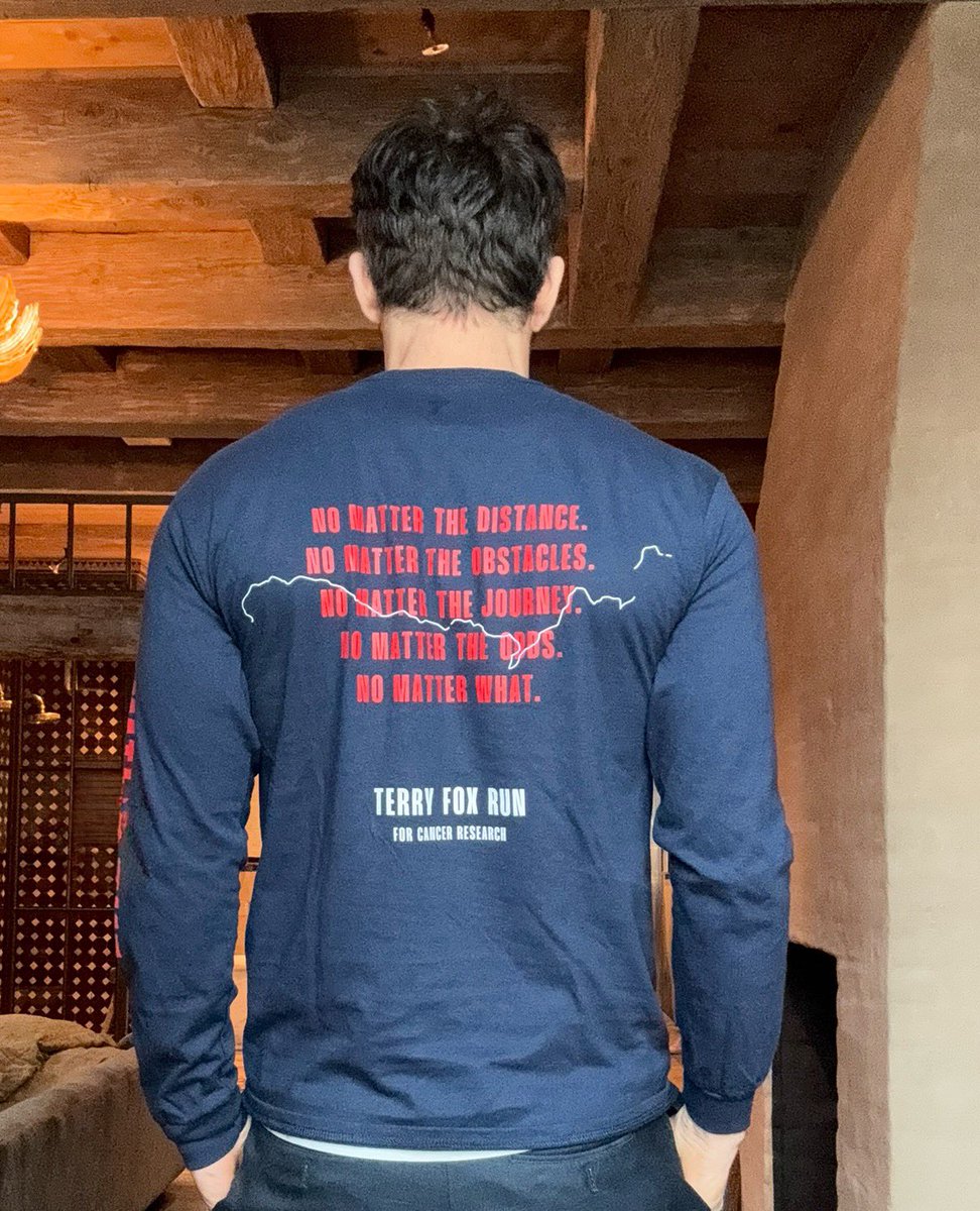 VancityReynolds's tweet image. This year’s limited edition #TerryFoxRun shirts are now available. All proceeds benefit cancer research. 
I’ve been doing this run since I was a little kid. The @TerryFoxCanada has helped countless people — standing on the shoulders of the great, Terry Fox. 🇨🇦…