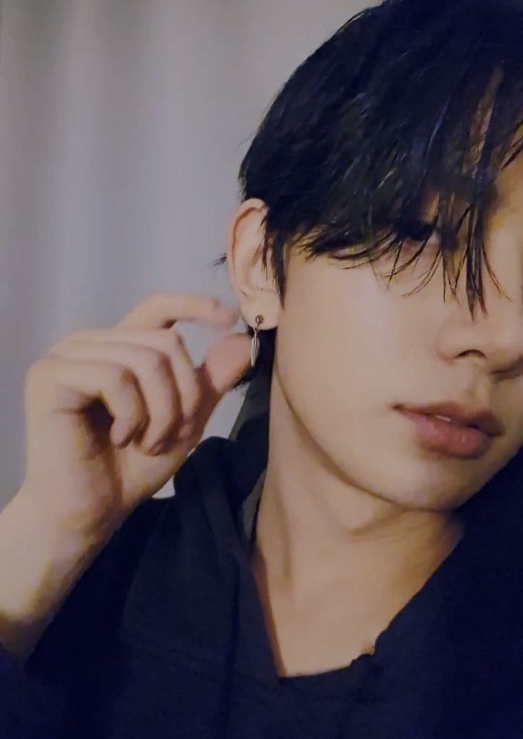 UNREDRUM's tweet photo. ㅤㅤ

Sampai kos, mandi—lalu merenung mau makan apa malam ini.

ㅤㅤ https://t.co/FHpZkPAm8T