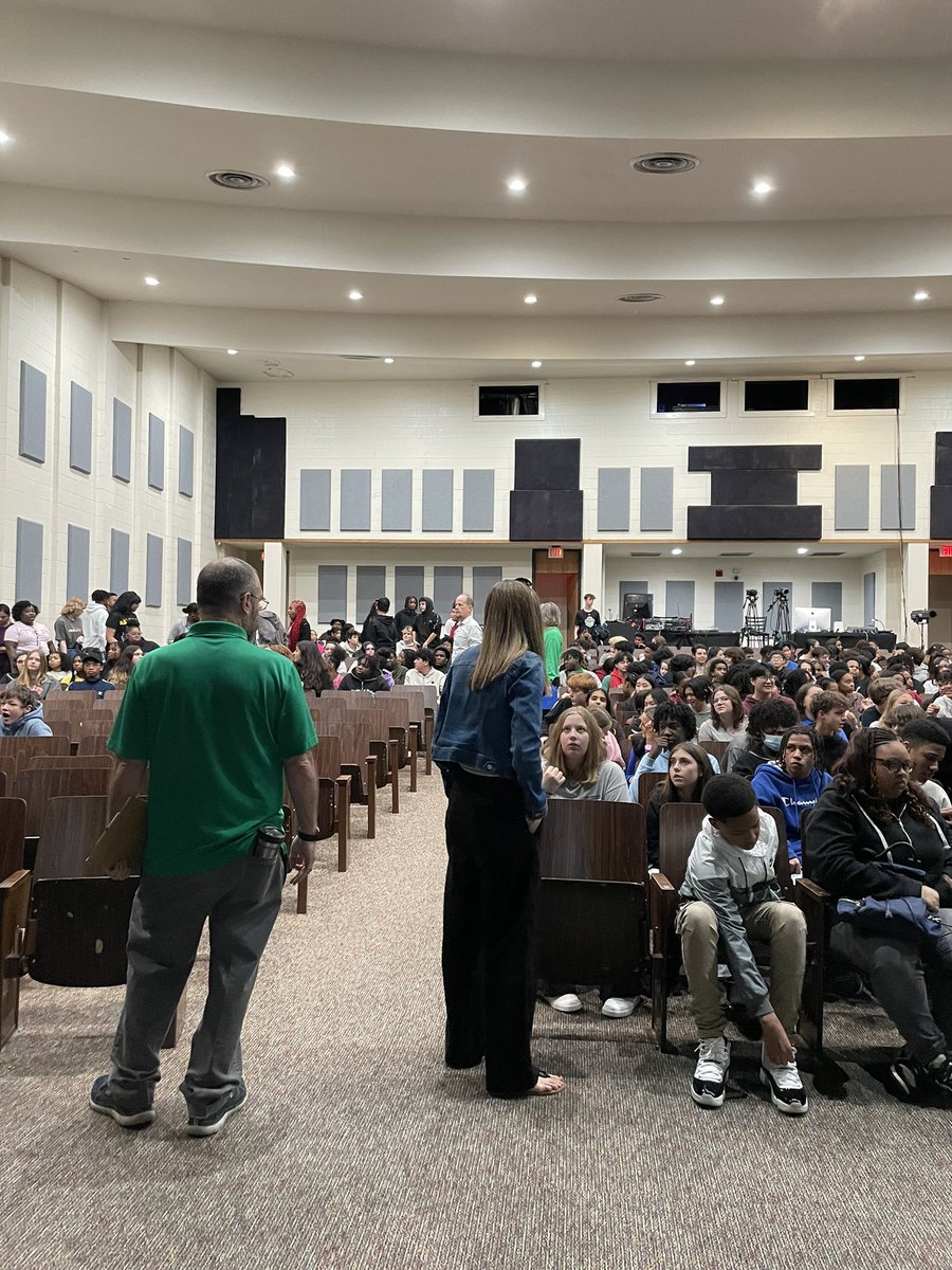 Mrs.CRobinsonAP (@mcrobinsonap) on Twitter photo Yesterday, we had a great visit with rising 8th graders from Southwest Guilford Middle School. They had different sessions to attend to learn about high school and toured the school with current high school students. Thank you Mr. Schnaith-Ivan and Mrs. Lindsay. <a href="/SouthWestGHS/">SouthWestGHS</a> Yesterday, we had a great visit with rising 8th graders from Southwest Guilford Middle School. They had different sessions to attend to learn about high school and toured the school with current high school students. Thank you Mr. Schnaith-Ivan and Mrs. Lindsay. <a href="/SouthWestGHS/">SouthWestGHS</a>