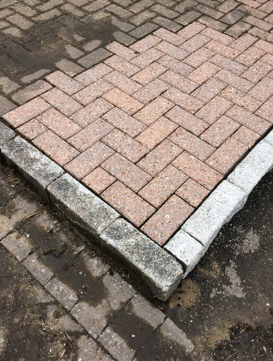 ConsoConstruct's tweet image. Sorry we&apos;ve been so quiet ... but we&apos;ve been busy cleaning up the streets one roof/path at a time 🫧

Contact us if you have a building in need of some care - and in the meantime remember: the roof is darkest just before the clean  🦇 

#cleaning #maintenance #roofclean