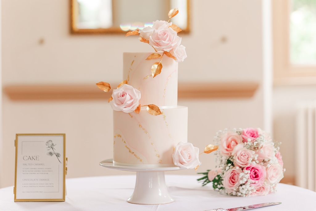 The most perfect wedding cake we ever did see 🤩 📸 @jamesandkerriephotography To book a tour of Crowcombe Court wedding venue in Somerset pop us a message or email us at weddings@crowcombecourt.co.uk We would love to hear from you and start your wedding planning