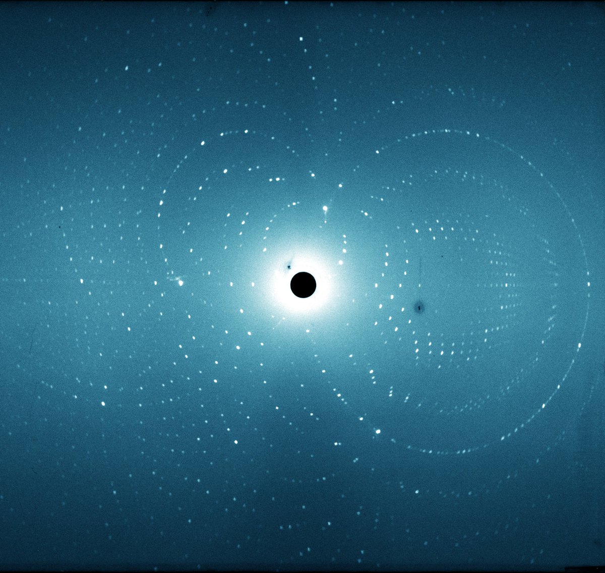 Beautiful #neutron diffraction data currently being collected from a crystal of an archetypal radical enzyme using LADI-III <a href="/ILLGrenoble/">Institut Laue-Langevin</a>