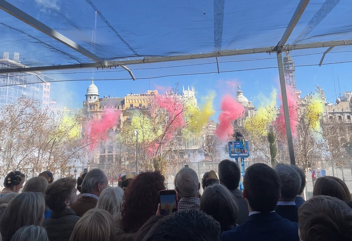 Compartim la #Mascletà6 a carrec de la pirotècnia <a href="/Pibierzo/">Pirotecnia Pibierzo</a> amb <a href="/feca_cv/">Federación Entidades Culturales Andaluzas (FECACV)</a> i <a href="/cabanyalreviu/">Cabanyalreviu</a>. La seua dedicació i compromís son inspiradors. Junts construïm un futur més fort i unit per a totes les persones. 🙌🏼🏘️✨