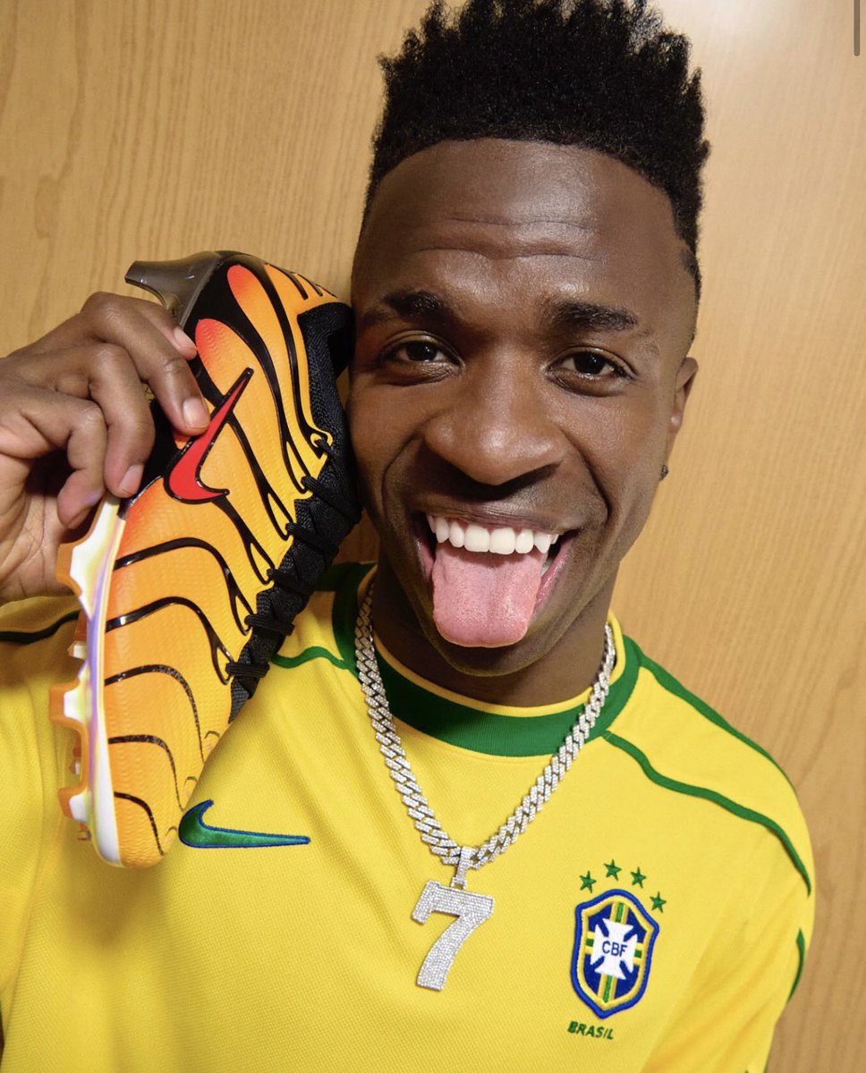 ヴィニシウスが着用するNIKEの新スパイク
