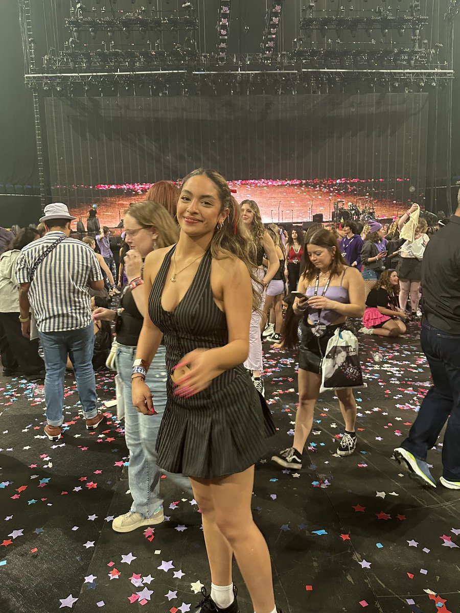 affluenzaavery's tweet photo. paid the amount of my rent for my pit ticket but it was worth every penny. liv‘s stage presence is phenomenal and there wasn’t a single dull moment and i truly will never shut up about last night🎫 @LiviesHQ @oliviarodrigo 
#GUTSTourOrlando #GUTSWorldTourOrlando https://t.co/0TpM4S5sBP