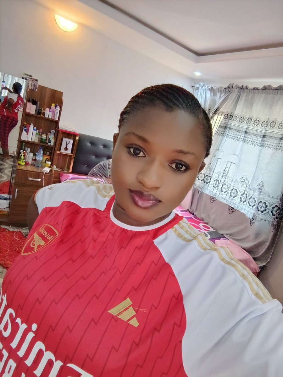 Dan__Kube's tweet image. Mummy Zee get yanch, beautiful and get Grace, her Husband dey enjoy 😊 #twittervar