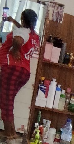 Dan__Kube's tweet image. Mummy Zee get yanch, beautiful and get Grace, her Husband dey enjoy 😊 #twittervar