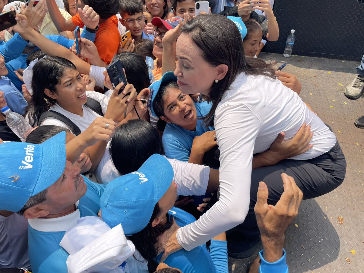 Quebrada Seca toda se volcó a recibir a <a href="/MariaCorinaYA/">María Corina Machado</a> 

En un acto en la plaza Bolívar de la parroquia Alfredo Arvelo Larriva, y con el mayor entusiasmo, el pueblo escuchó el mensaje de nuestra candidata María Corina Machado.

#ConVzla
#HastaElFinal