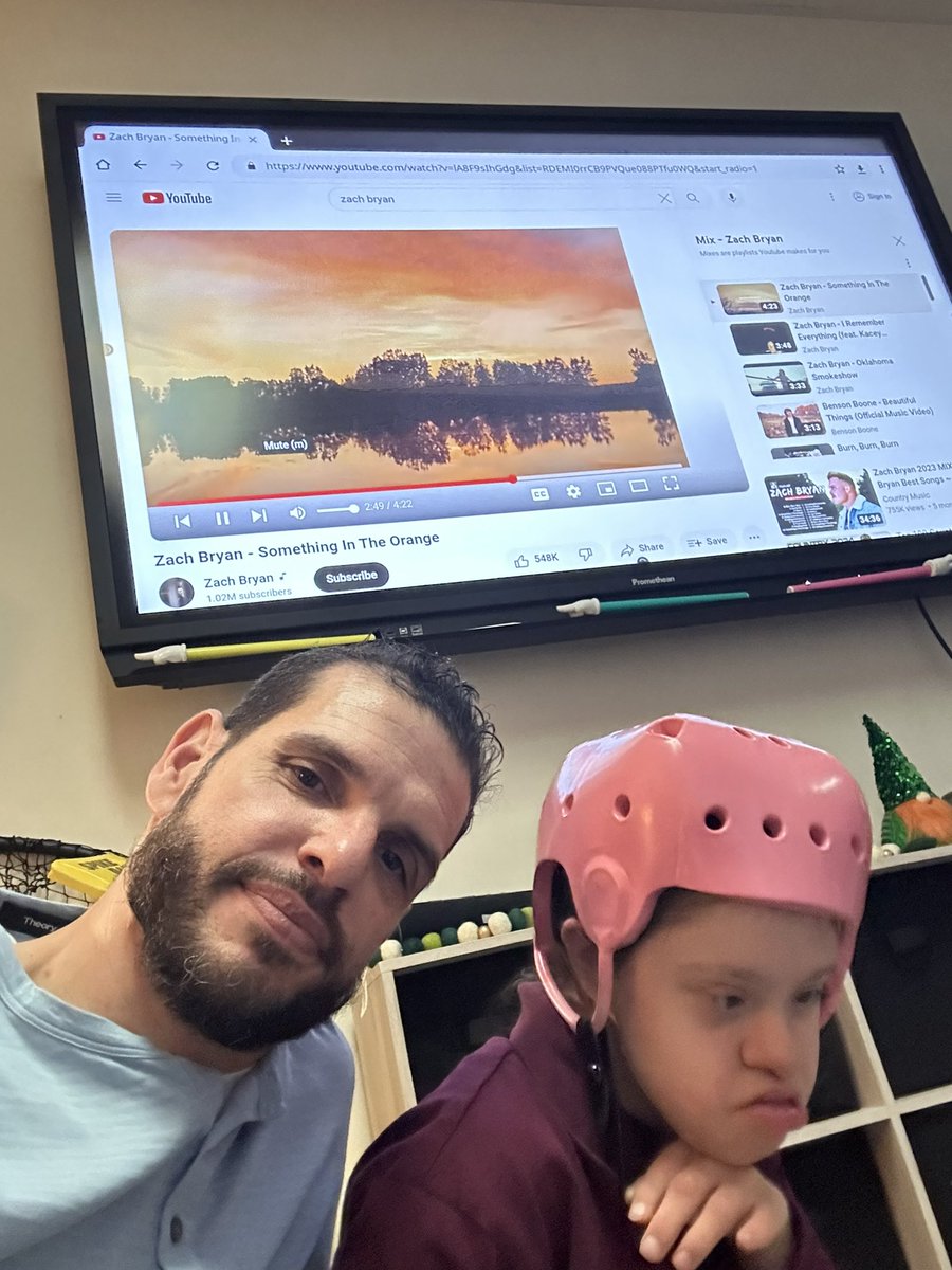 MortonOTPT's tweet image. Jimena is getting ready for Zach Bryan tonight 
#mortonpride
#morton201