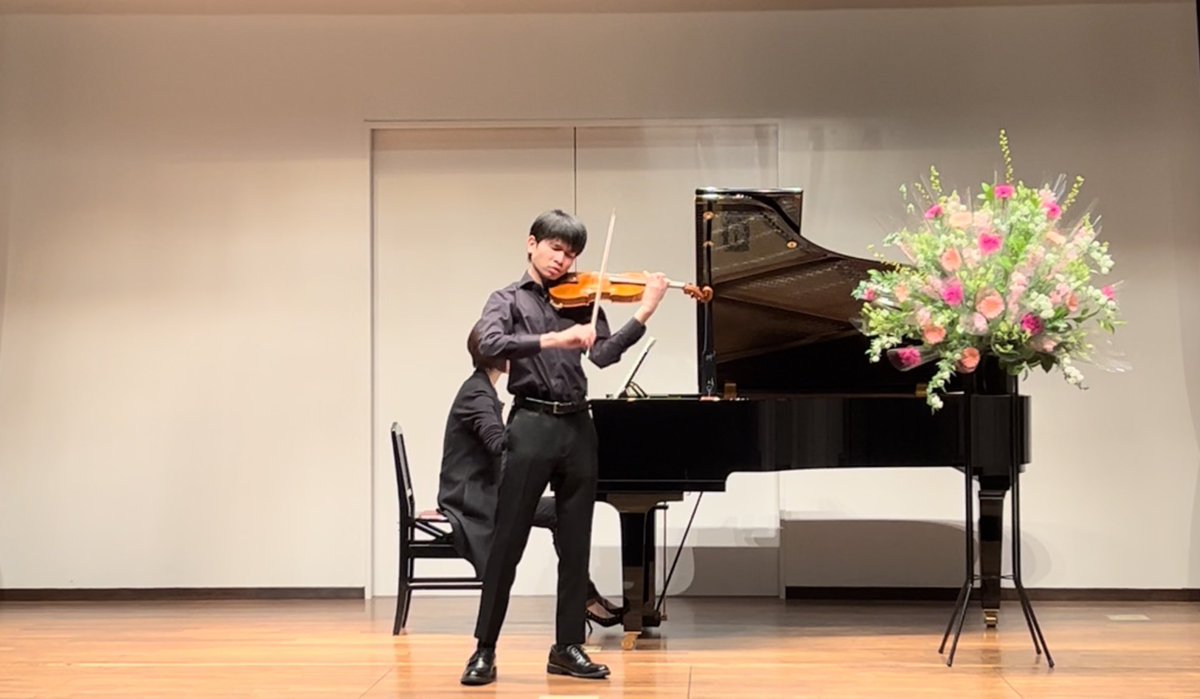 3/3
木野門下のコンサートがありました！
ストラヴィンスキのコンチェルトを弾きました。もっと良い演奏ができるようにたくさん勉強しようと思います。

#ヴァイオリン
#ストラヴィンスキ