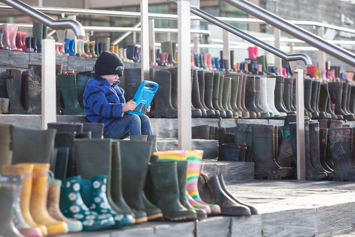 This is what it's all for....the next generation of Welsh farmers 🏴󠁧󠁢󠁷󠁬󠁳󠁿

NFU Cymru members have created a symbolic display of 5,500 pairs of wellies on the steps of the Senedd to represent the jobs forecasted to be lost through Welsh Govt’s SFS proposals.

➡️ow.ly/4qcn50QMukQ