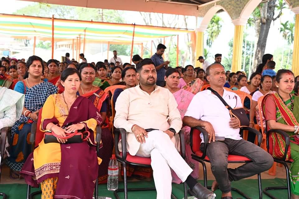 BJYMNABADAL's tweet photo. আজ মাতাবাড়ি মন্ডল ভারতীয় জনতা পার্টির মহিলা মোর্চার মা বোনদের সহিত ভারতবর্ষের যশ্বশী প্রধানমন্ত্রী শ্রদ্ধেয় @narendramodi জির পশ্চিমবাংলার বারাসাতে 'নারীশক্তি সম্মান সমাবেশ' সম্বোধন শ্রবণ করি।

#𝐍𝐚𝐫𝐢𝐒𝐡𝐚𝐤𝐭𝐢𝐕𝐚𝐧𝐝𝐚𝐧 https://t.co/I7LZylBNFH