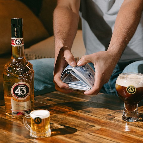 With Licor 43, every hand is a winner 🤝