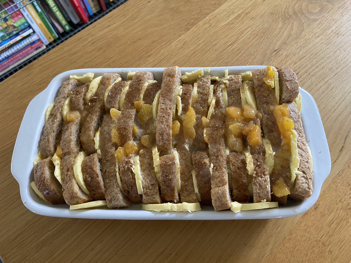 Sampadoodle's tweet photo. Peach bread & butter pudding going in! We’re hosting an ‘open gate’ for our neighbours this Saturday, so they can see what we get upto on our small holding. Our kitchen is filling up with the most delicious aroma #homebaking #homecook #breadandbutterpudding #communitymatters https://t.co/qkcflmaugq