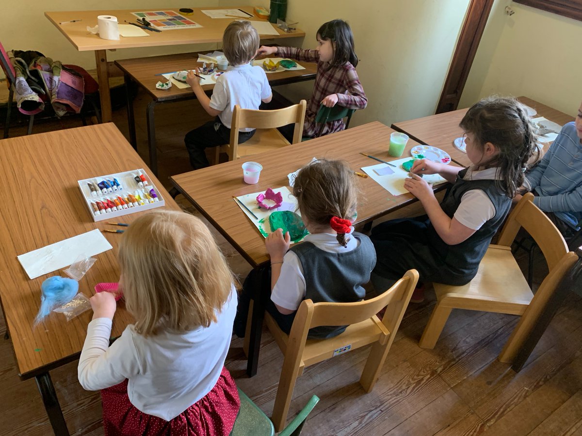 'He who works with his hands is a labourer. He who works with his hands and his head is a craftsman. He who works with his hands and his head and his heart is an artist.'
― Saint Francis of Assisi

Art class at SBCC.

#icksp #icrsp #icrss #catholiceducation #prestonlancashire