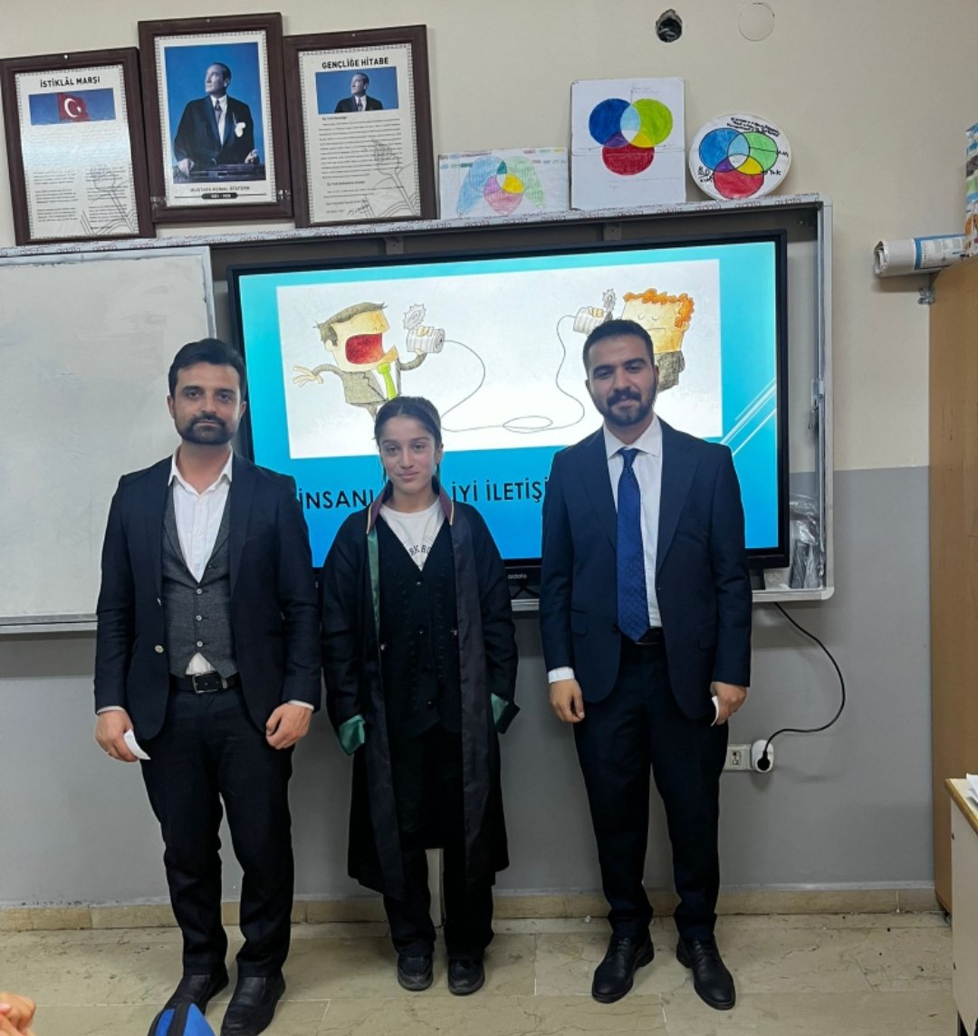 ibrahimGabis's tweet photo. BİGEP Projesi kapsamında okulumuzda düzenlenen Kariyer Günleri etkinliklerine ilimizin değerli avukatları Avukat Mehmet YAPICI ile Avukat Halil PİSAT  katılım sağlamış olup. Kendilerine anlamlı ve nazik ziyaretlerinden dolayı teşekkür ederiz.

#sanliurfa
#tekyamac
#BİGEP https://t.co/NlgLOQ1N0J