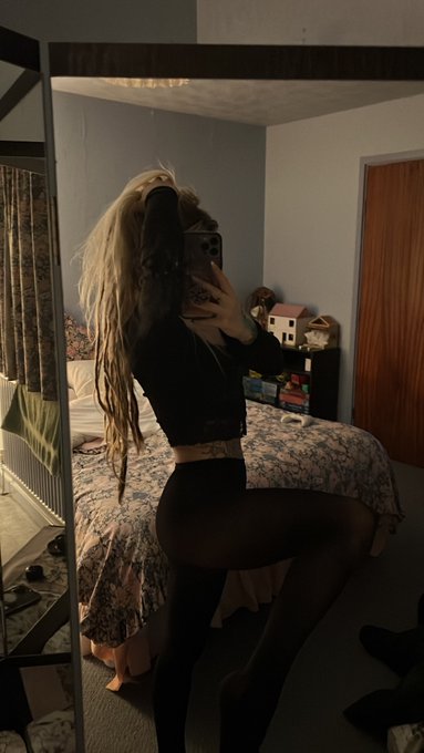 Dreadlocked cutie🩷  #dreads #cutie #altgirl https://t.co/4eMbeMHSA1<a href="/tag/dreads"class="tags">#dreads</a><a href="/tag/cutie"class="tags">#cutie</a><a href="/tag/altgirl"class="tags">#altgirl</a>