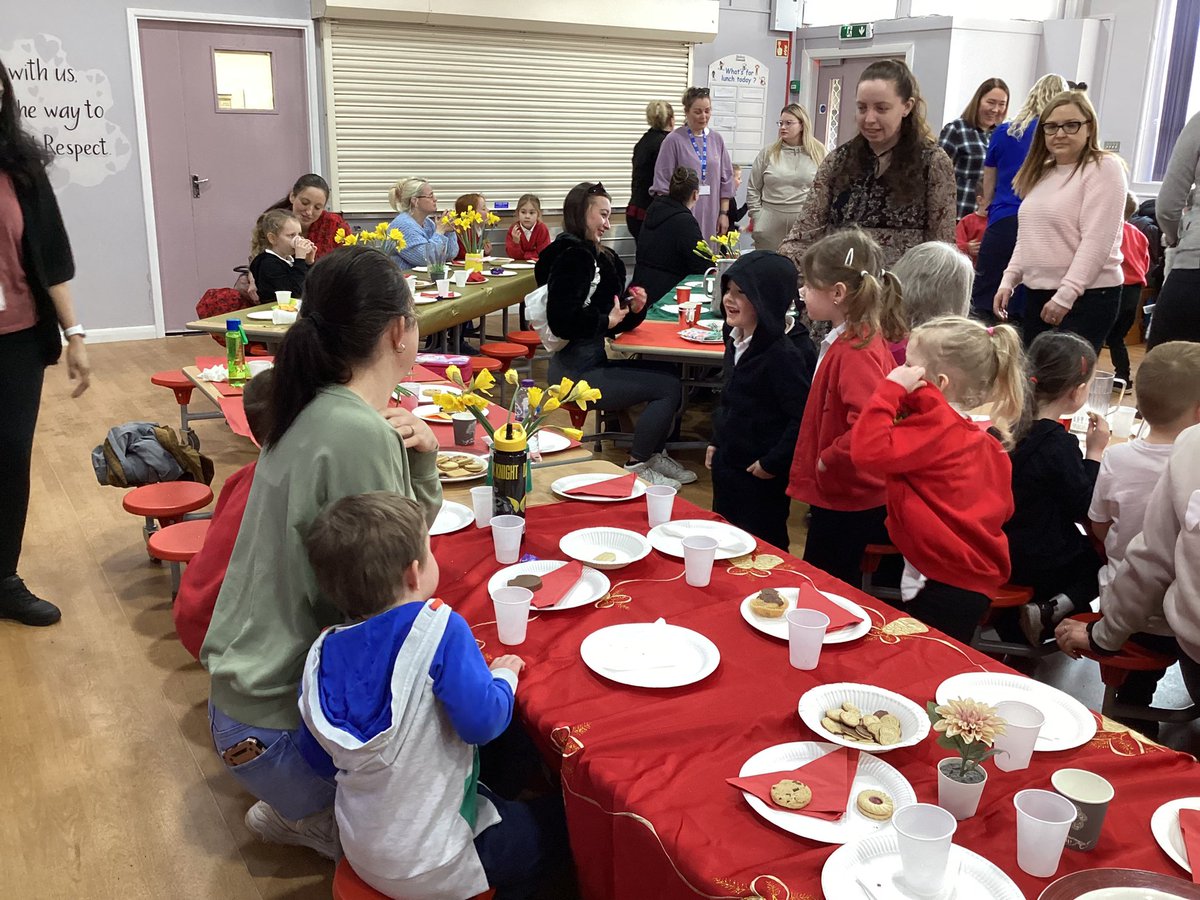 HorwichParishCE's tweet image. What a fabulous turn out we had this morning for our special Mothers Day celebration 😃#HPYR #MothersDay