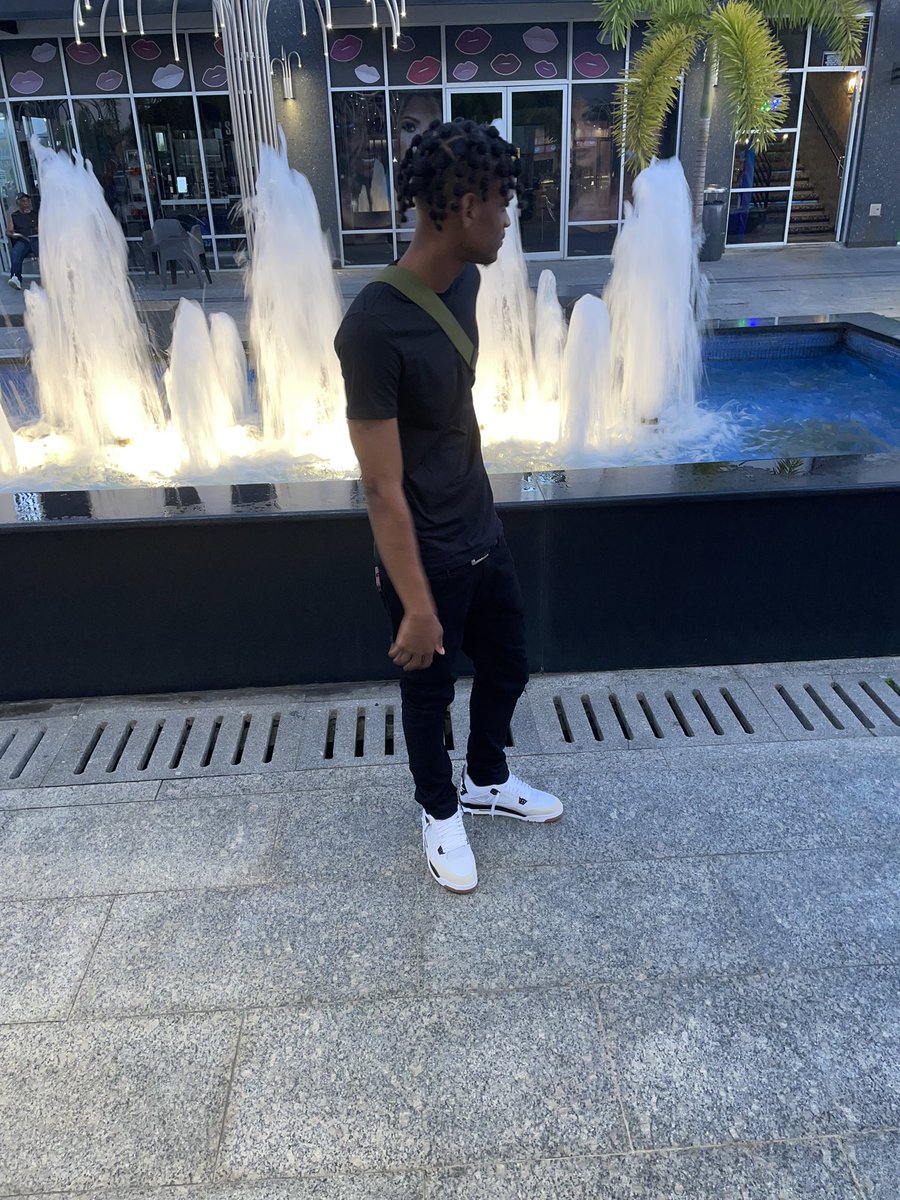 Ngl I look good irl I just ain’t photogenic at all 😭😭😂