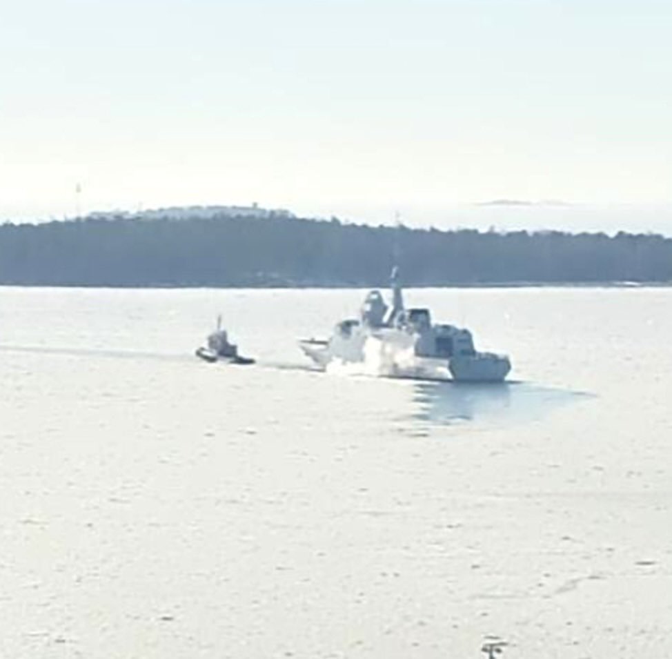 WarshipCam's tweet photo. French Navy Aquitaine-class frigate FS Aquitaine (D650) leaving Helsinki, Finland - March 6, 2024 #fsaquitaine #d650 

SRC: webcam https://t.co/s53qYEyUft
