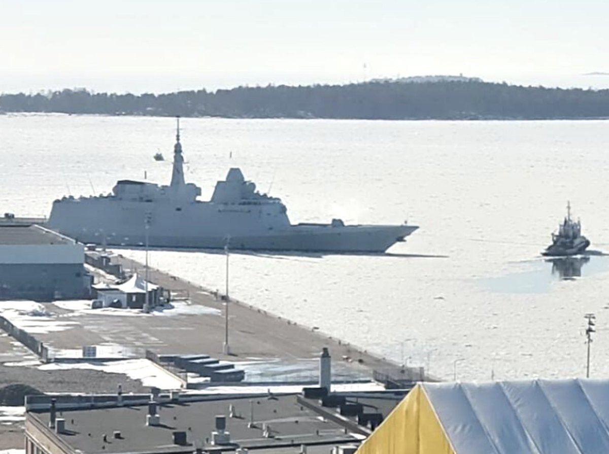 WarshipCam's tweet photo. French Navy Aquitaine-class frigate FS Aquitaine (D650) leaving Helsinki, Finland - March 6, 2024 #fsaquitaine #d650 

SRC: webcam https://t.co/s53qYEyUft