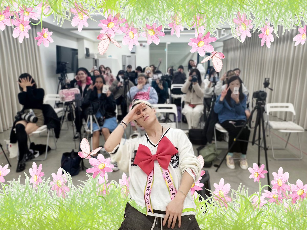 iKONIC_143's tweet photo. [#FORiKONIC]

꽃들과 Sir Robert 첫 팬싸 끝🌸
🌼 잘 자고 내일 봐아
근데 꽃밭 이거 맞아?

#BOBBY #바비
#SirRobert
#헬로라이브 https://t.co/rrnBIYYOsN