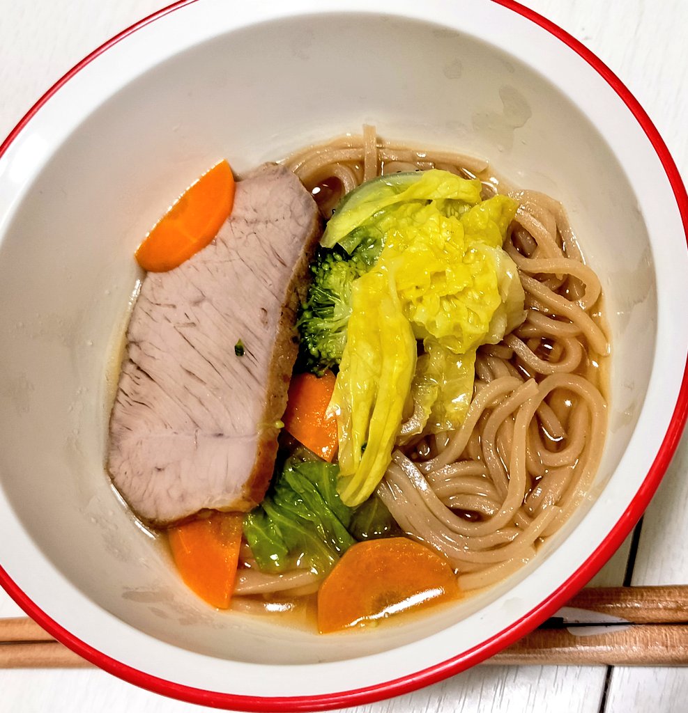 自家製チャーシューでラーメン☺️
子どもたちにはスーパー麺で。
玄米で出来てる麺なんだけど、やはり小麦麺とは食感が違うよね。そばみたい。