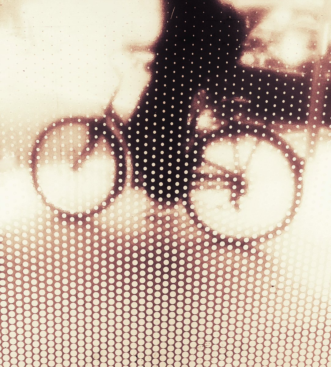 …..on yer bike…

#artistsontwitter #photography #surrealism #art #PhotoOfTheDay #abstractart #Abstract #photographylovers #frozenintime #streetphotography #coolphotography #streetphotographer #2024