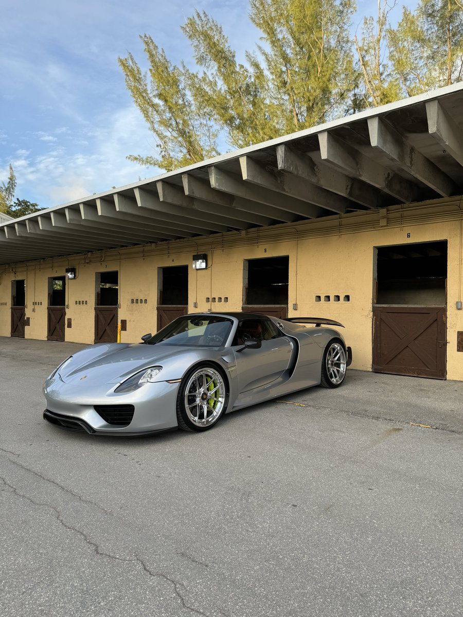 Exploring Miami. Found a horse stable for my Spyder. Yup, 918 today. Stoked! Happy Wednesday!