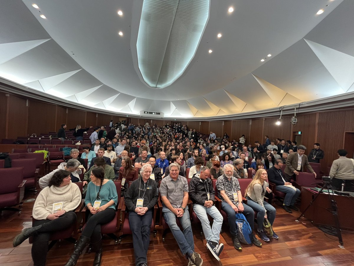 Just before taking group photos! #bls8tokyo